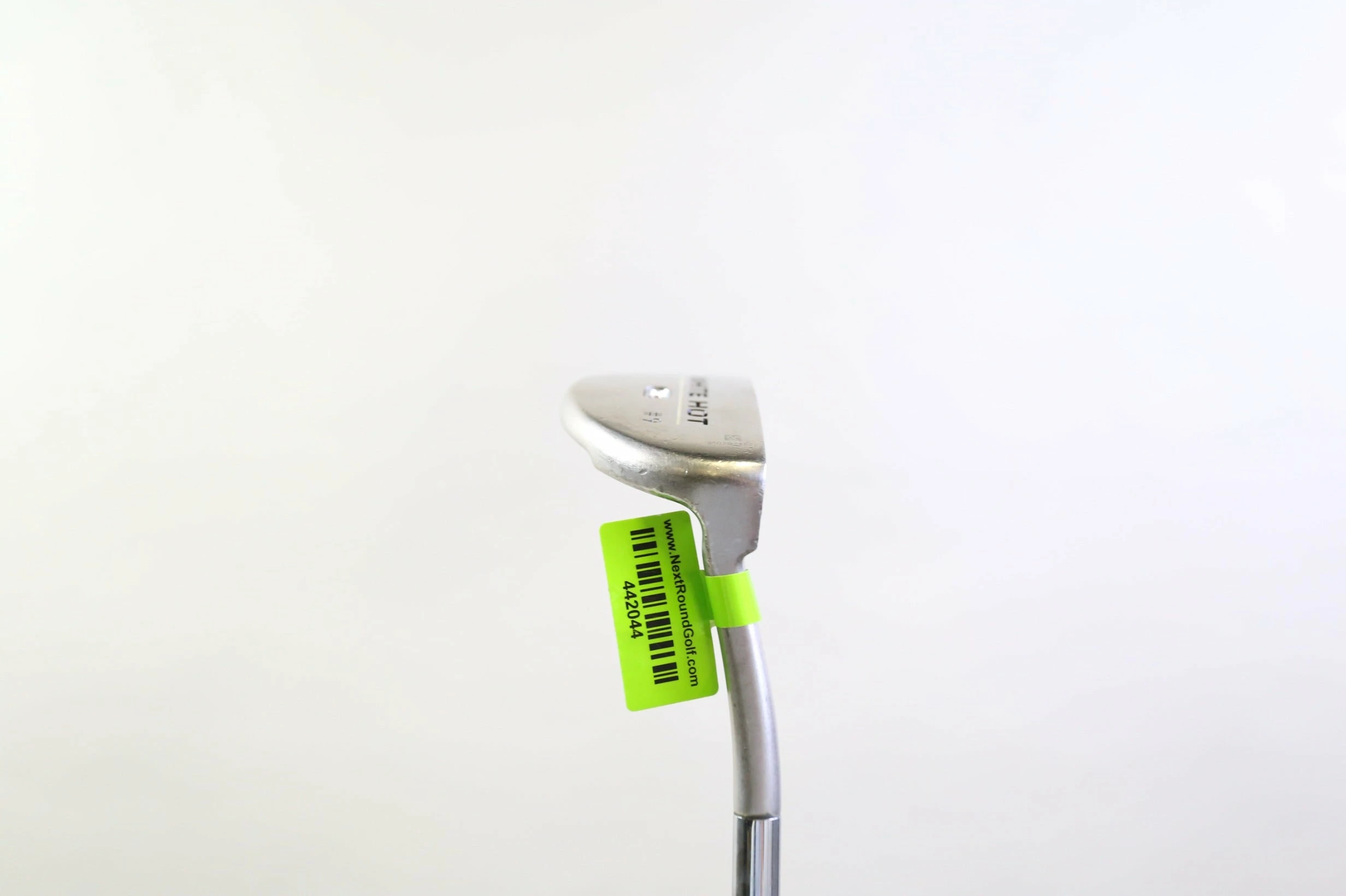 Odyssey White Hot XG #9 Putter RH 33.25 In Steel Shaft Oncourse Grip Mid-Mallet 2 Odyssey White Hot XG #9 Putter RH 33.25 In Steel Shaft Oncourse Grip Mid-Mallet - Image 2