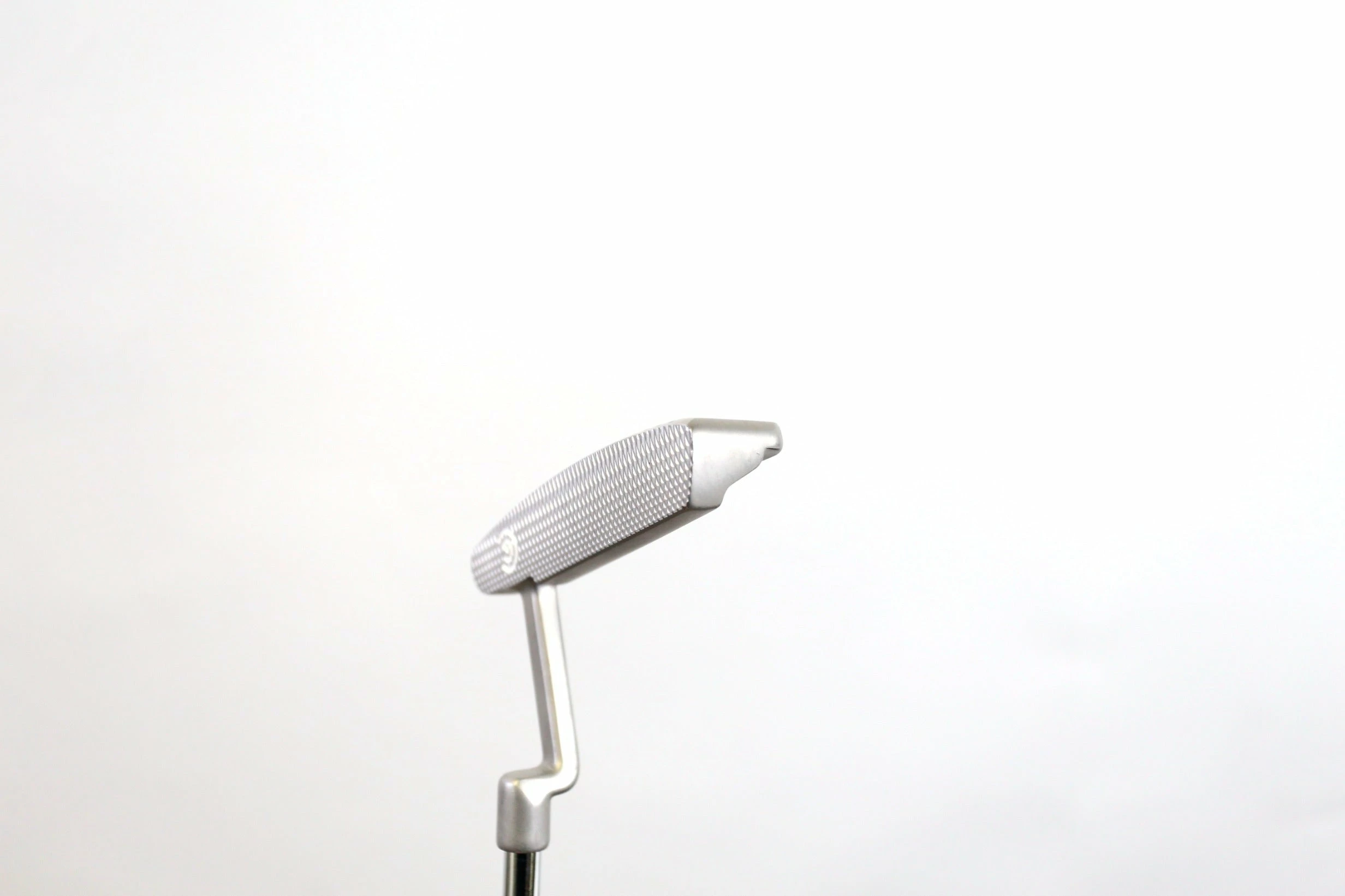 Cleveland Huntington Beach 1 Putter RH 35 In Steel SuperStroke Slim 3.0 Grip 5 Cleveland Huntington Beach 1 Putter RH 35 In Steel SuperStroke Slim 3.0 Grip - Image 5